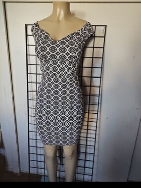 Varga Black and White Geometric Midi Bodycon Dress